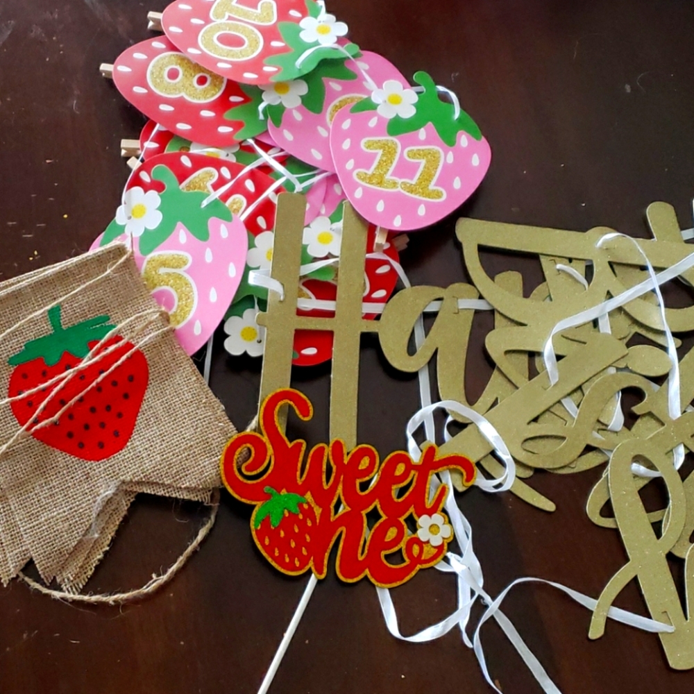 Berry First Birthday Decoration Set